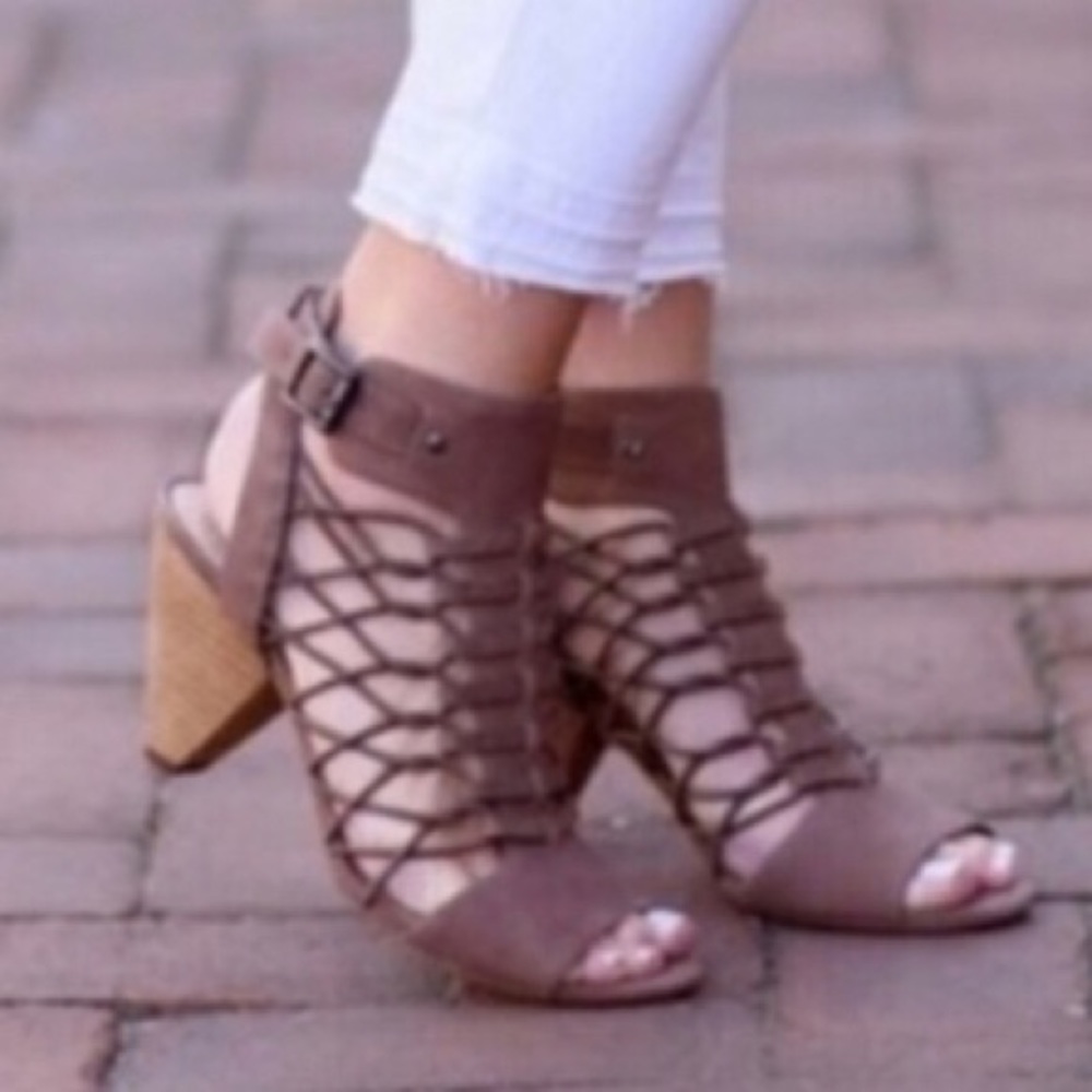 ⭐️Vince camuto block heel 9